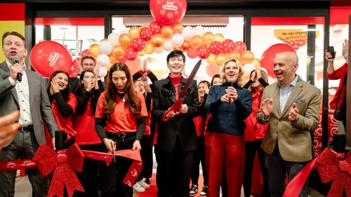 慶祝比利時Kruidvat第三百家分店開幕