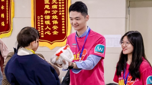 笑容綻放 希望重生