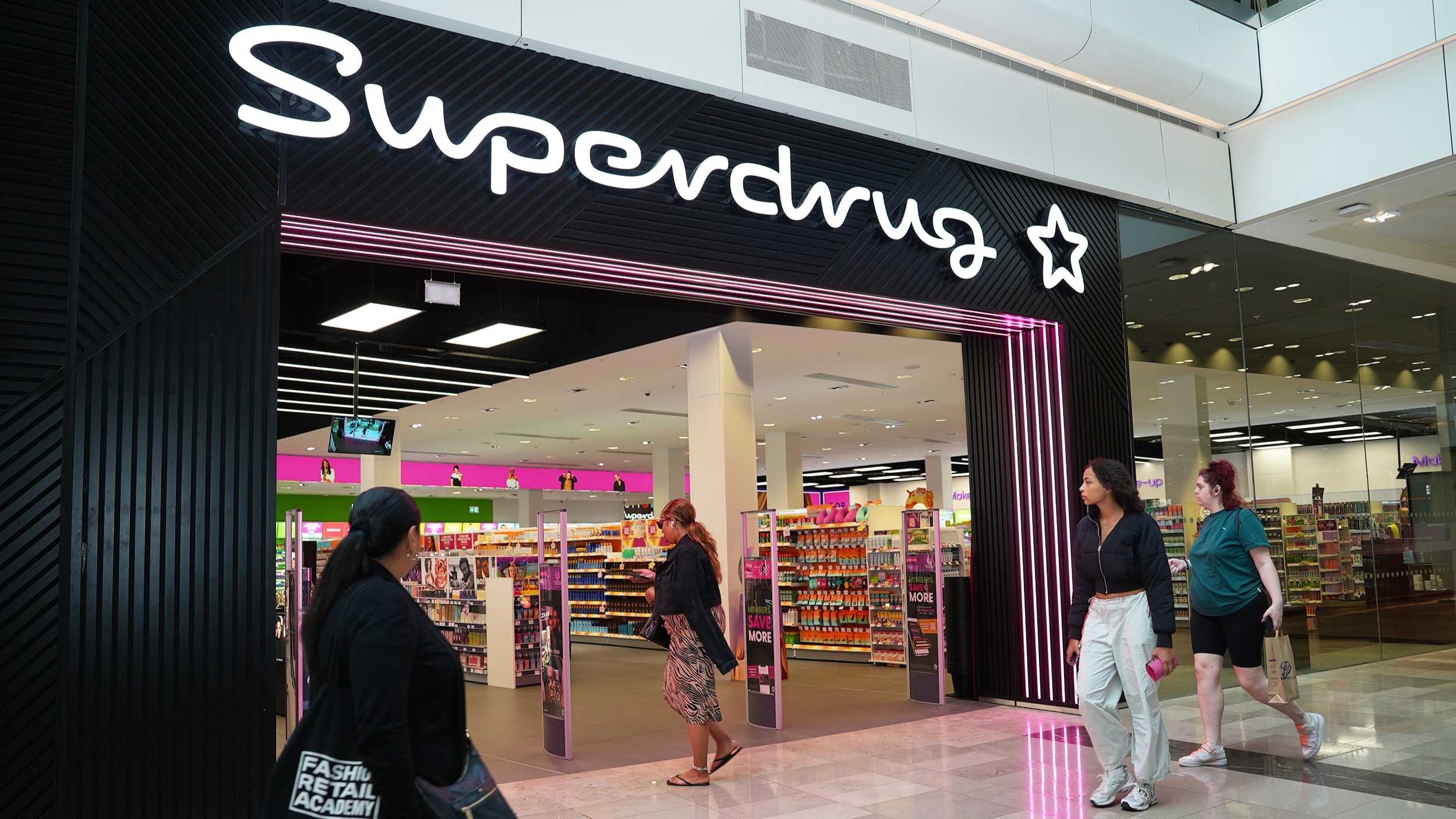 屈臣氏集團躋身全球領先零售商十五強